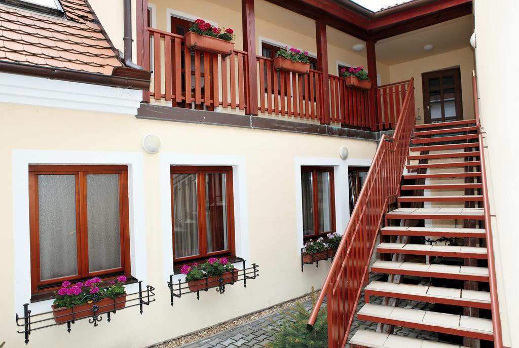 Hotel Pelikán Třeboň Exterior foto